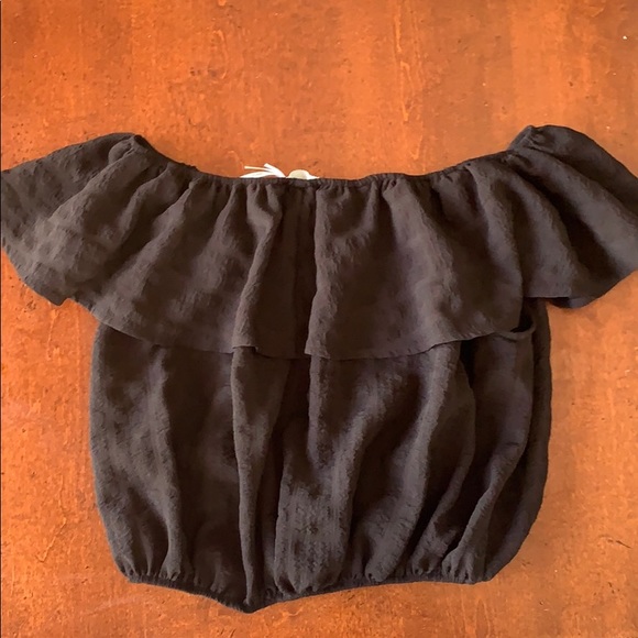 Black off the shoulder shirt - Picture 3 of 3